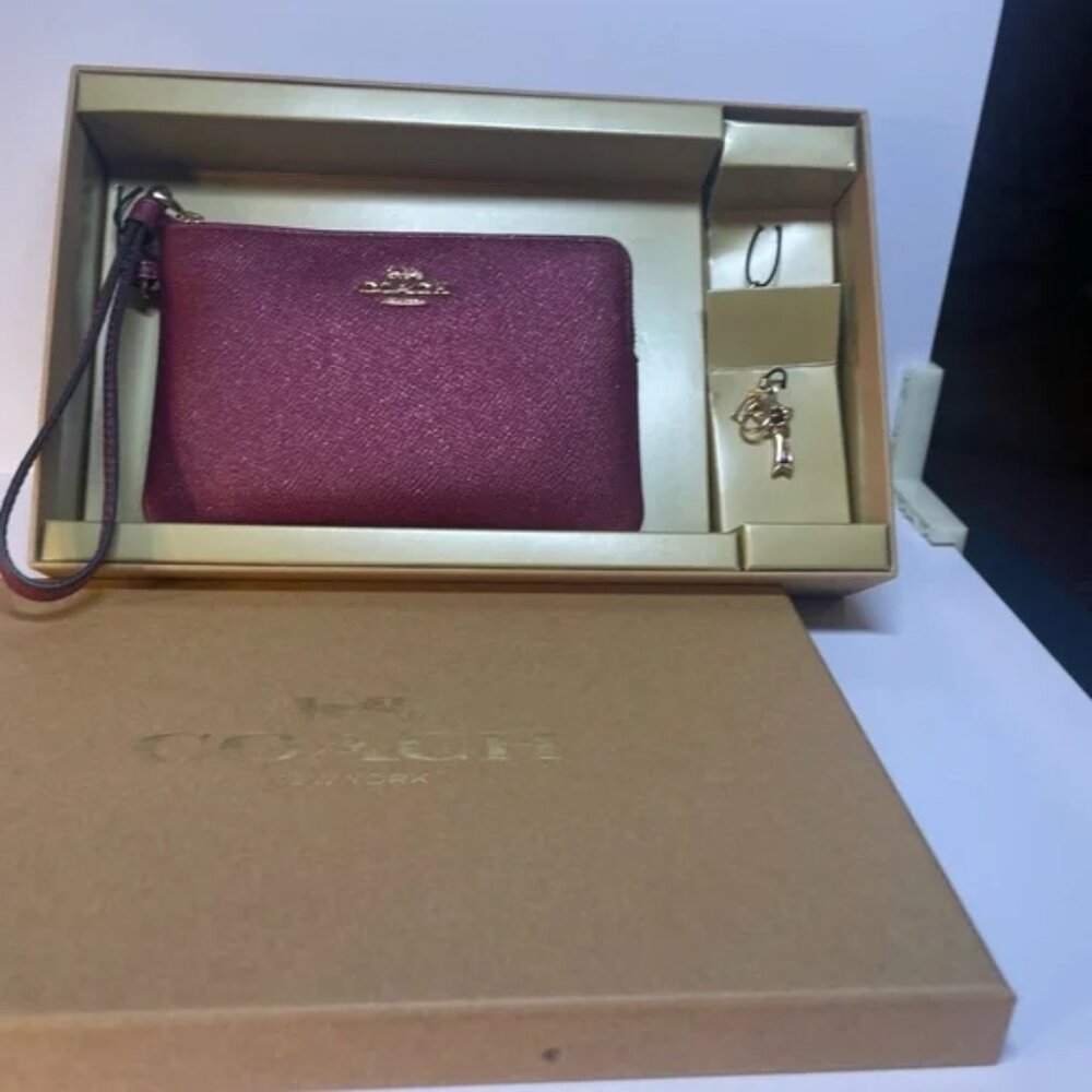 Coach Magenta Wristlet & Keychain Set – NWT – Gift Box – Rare Color